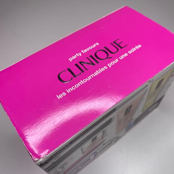 Clinique Gift Box Set, Quickliner Mascara Lip Balm Makeup Remover,Moisture Surge - Picture 10 of 11